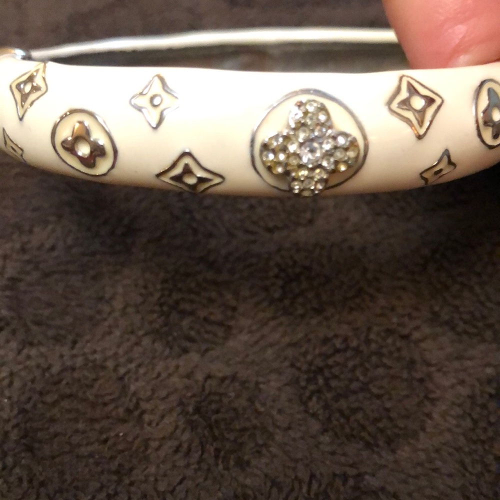 Bracelets - Picture 3 of 5